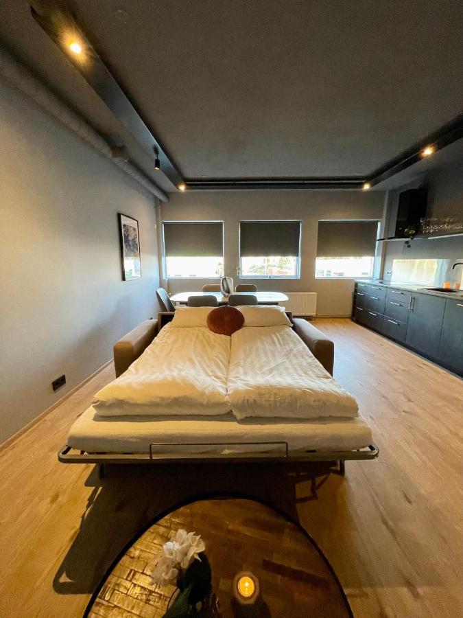 Modern Apartment With Hot Tub In Акурейри Екстериор снимка