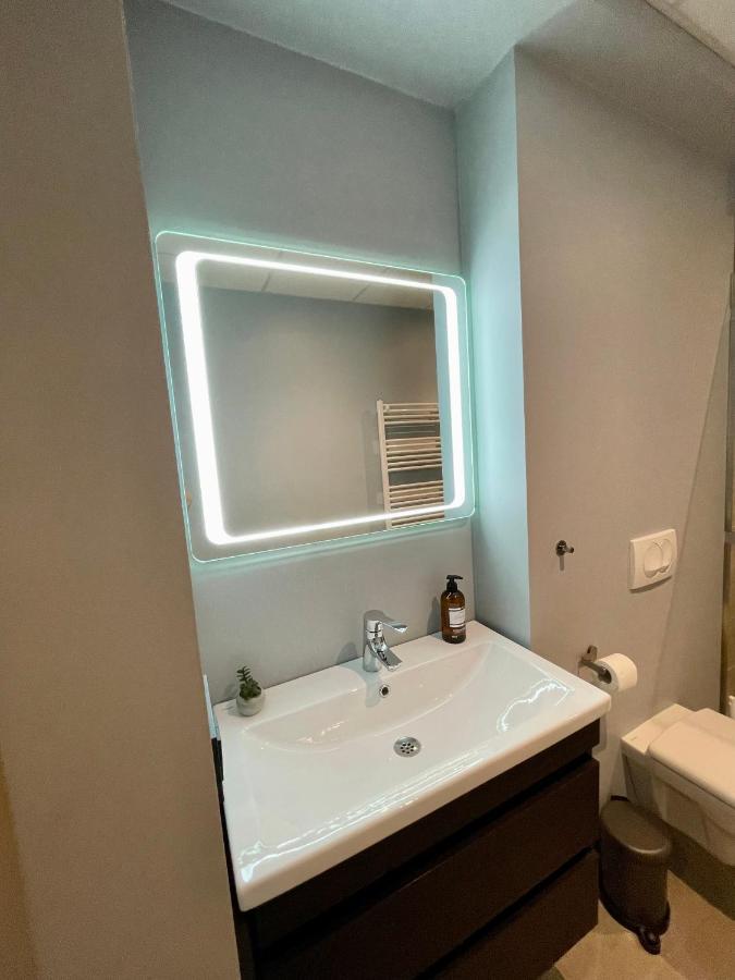 Modern Apartment With Hot Tub In Акурейри Екстериор снимка